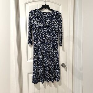 Nine & Co By Nine West Pretty Patterned V Neck  Dress- Smocked Waist L Blue